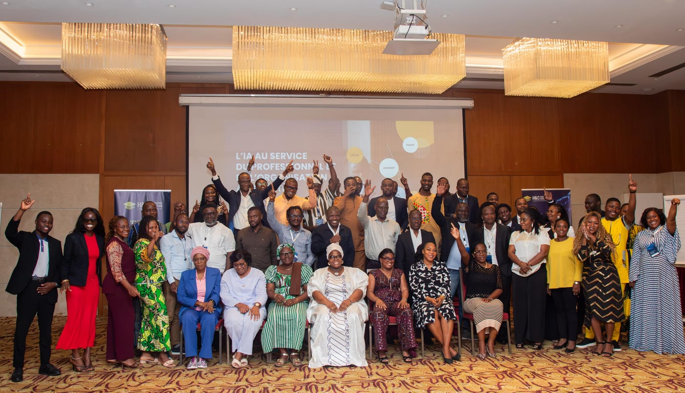 Photo de groupe des participants et intervenants du précédent atelier IA à Cotonou